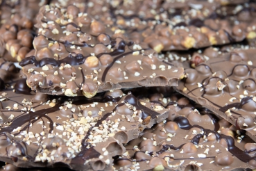 Bruchschokolade Vollmilch - geröstete Haselnüsse 100g