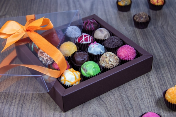 Geschenkbox mit 16 Pralinen  195g